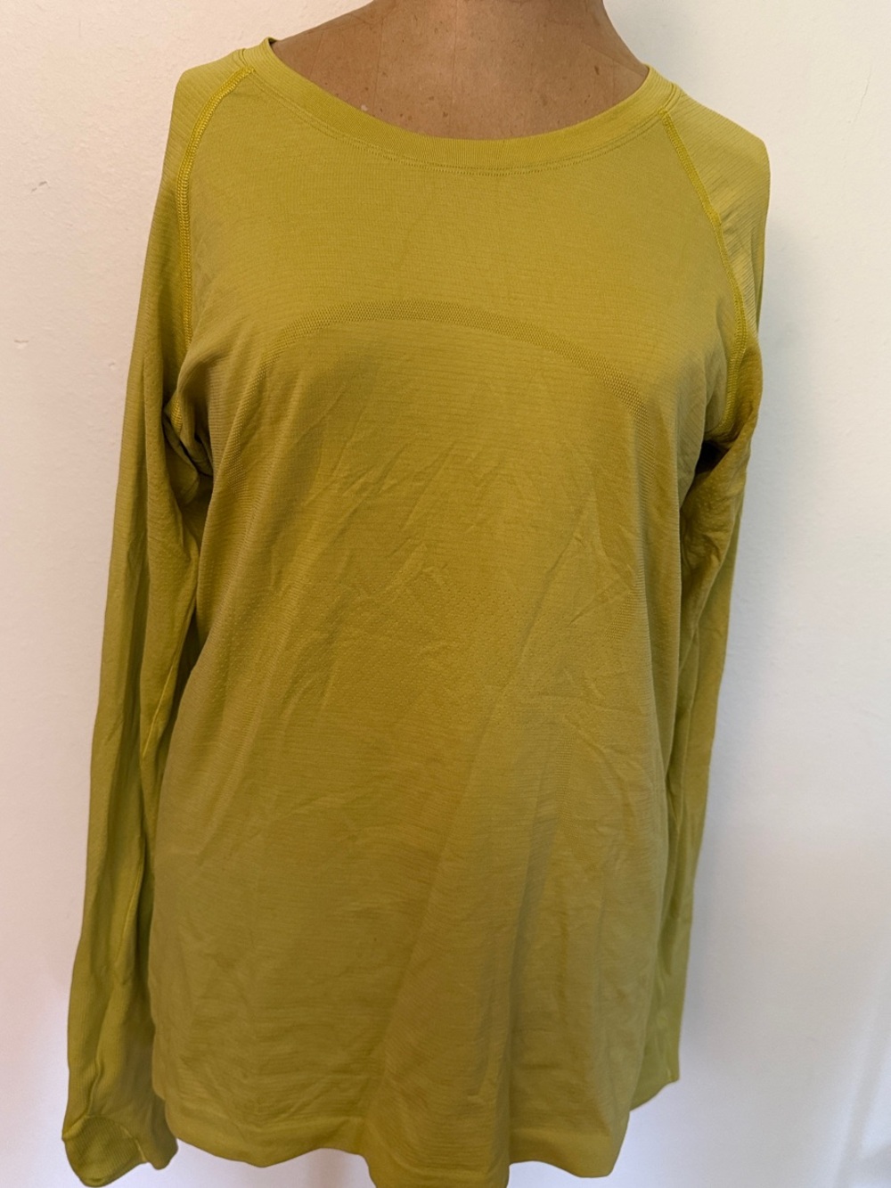 Lululemon sz 10 Swiftly Tech Chartreuse Lightweight Long-Sleeve Top great cond